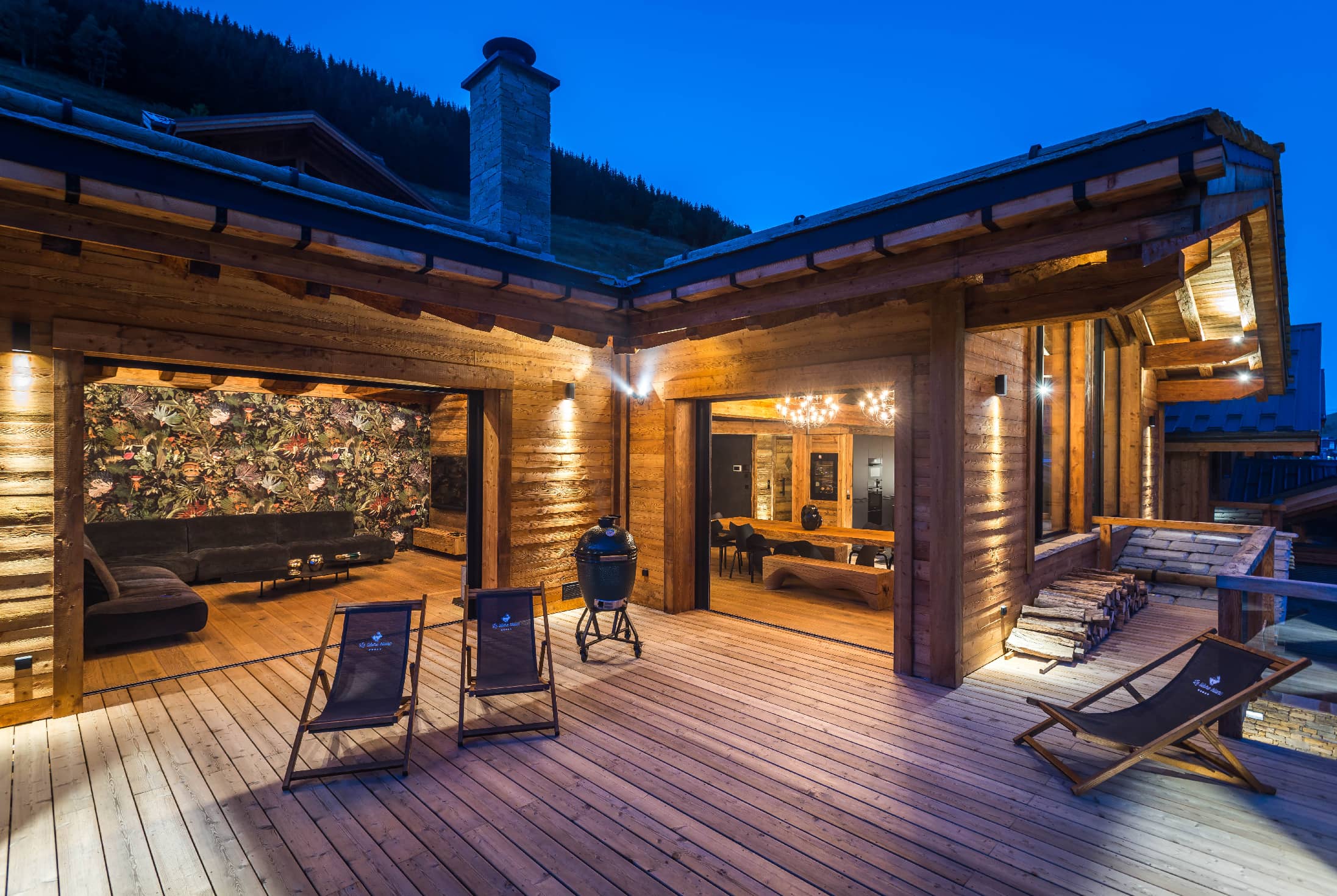 Image de l'extérieur du chalet à louer aux 2 Alpes coté terrasse